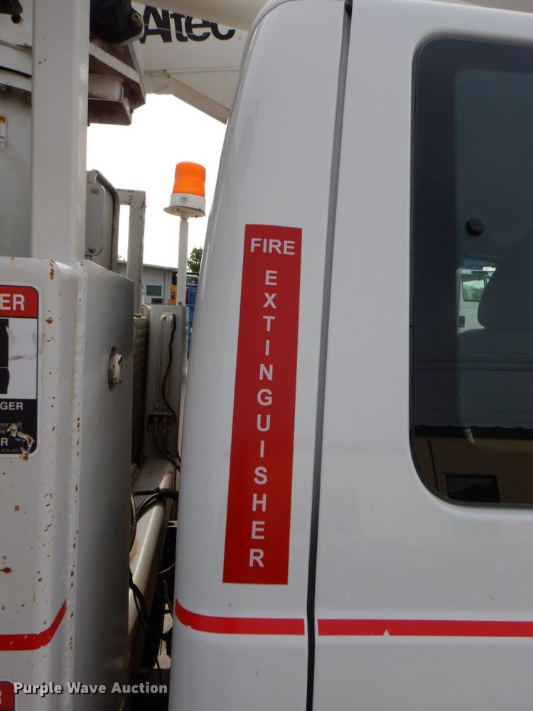 image for item IQ9462 2013 Ford F550 XL Super Duty  bucket truck