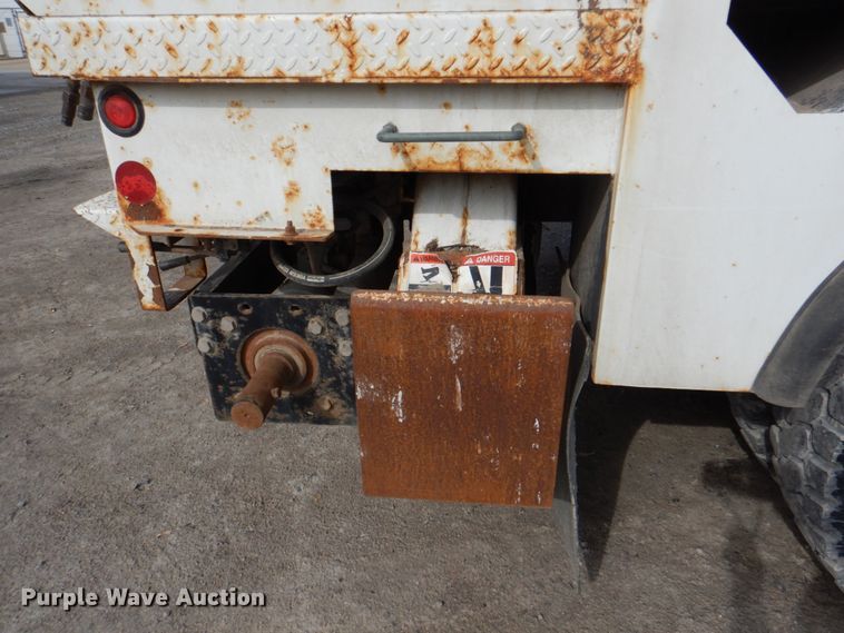 image for item IQ9466 2009 International DuraStar 4300  digger derrick truck