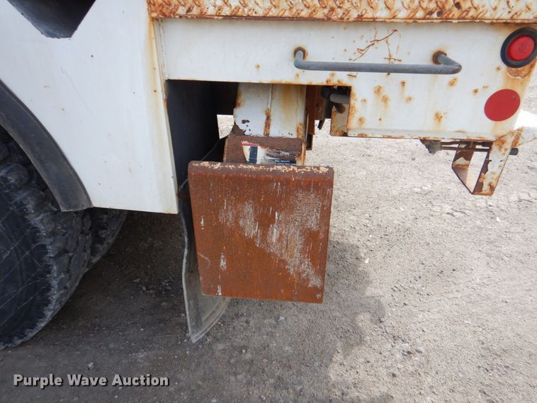 image for item IQ9466 2009 International DuraStar 4300  digger derrick truck