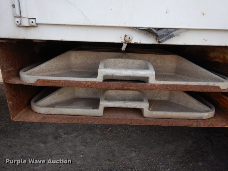 image for item IQ9466 2009 International DuraStar 4300  digger derrick truck