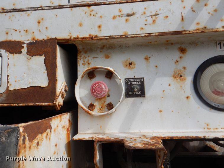 image for item IQ9466 2009 International DuraStar 4300  digger derrick truck