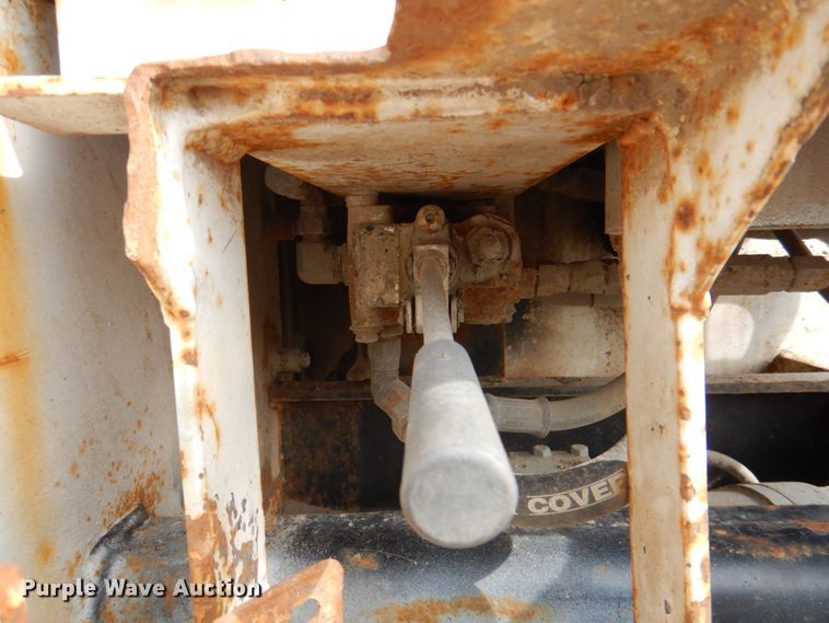 image for item IQ9466 2009 International DuraStar 4300  digger derrick truck