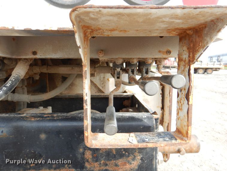 image for item IQ9466 2009 International DuraStar 4300  digger derrick truck