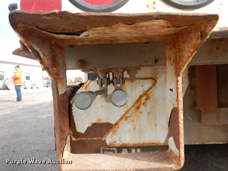 image for item IQ9466 2009 International DuraStar 4300  digger derrick truck