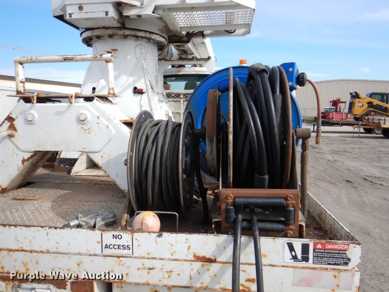 image for item IQ9466 2009 International DuraStar 4300  digger derrick truck