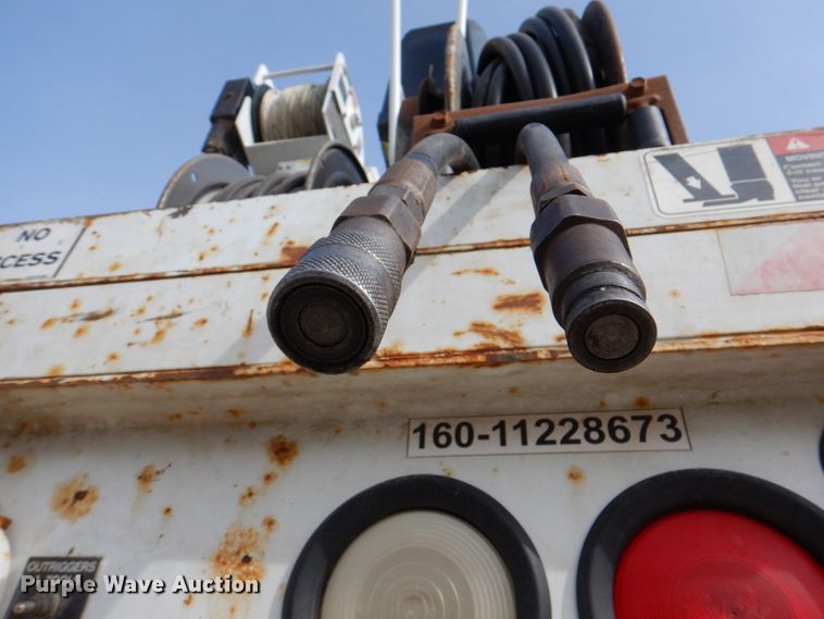 image for item IQ9466 2009 International DuraStar 4300  digger derrick truck