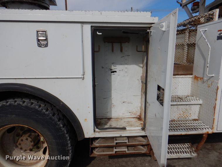 image for item IQ9466 2009 International DuraStar 4300  digger derrick truck