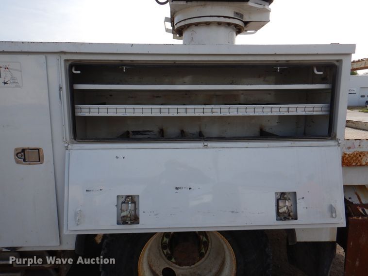 image for item IQ9466 2009 International DuraStar 4300  digger derrick truck