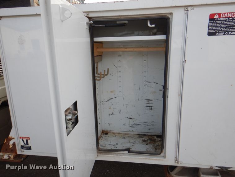 image for item IQ9466 2009 International DuraStar 4300  digger derrick truck