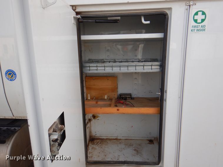 image for item IQ9466 2009 International DuraStar 4300  digger derrick truck