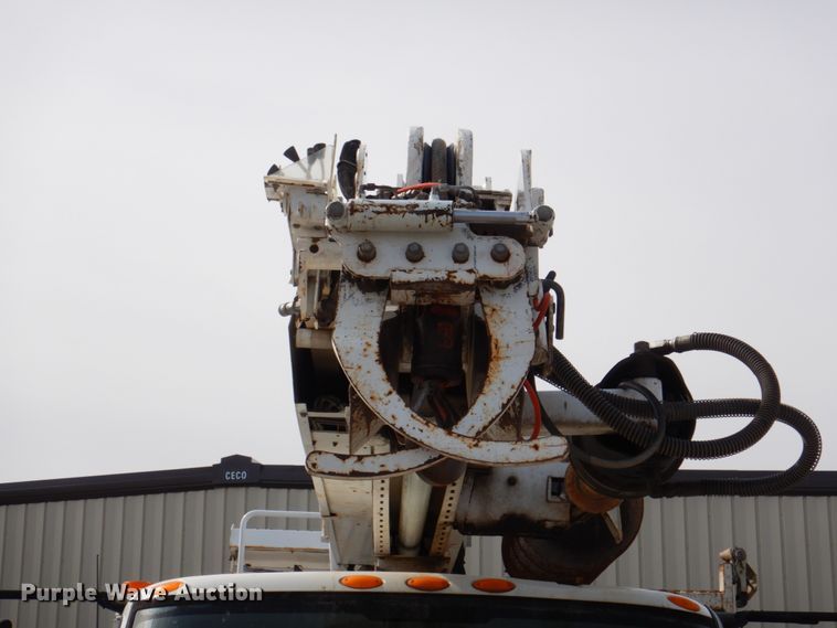 image for item IQ9466 2009 International DuraStar 4300  digger derrick truck