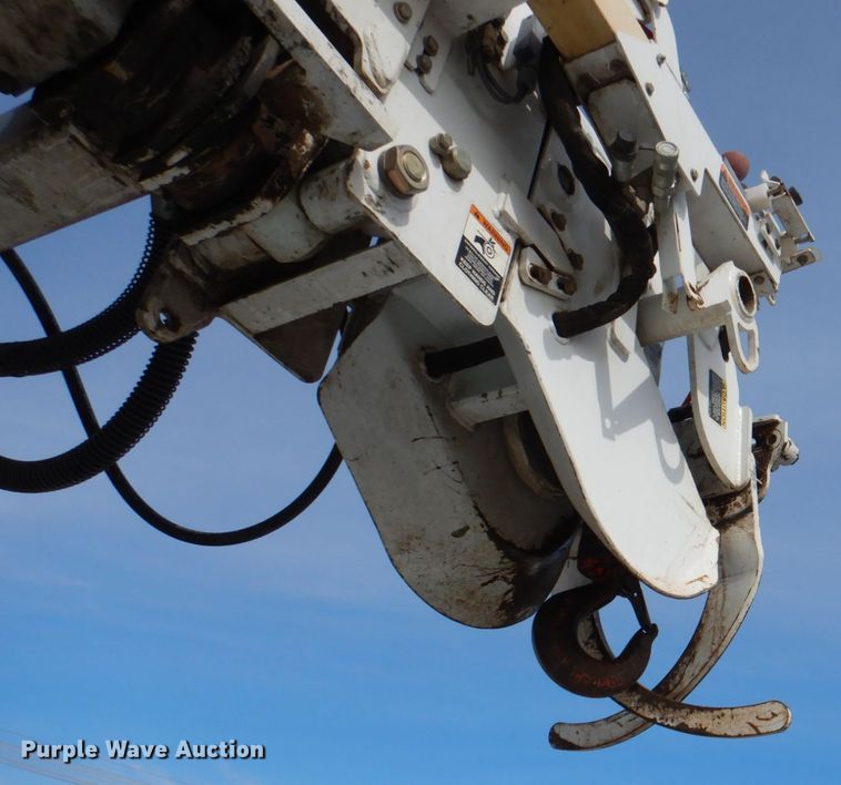 image for item IQ9466 2009 International DuraStar 4300  digger derrick truck