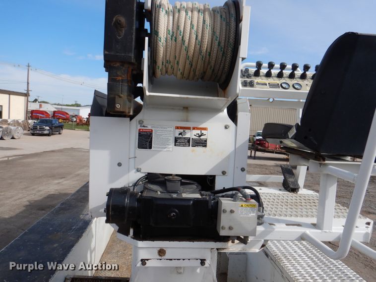 image for item IQ9466 2009 International DuraStar 4300  digger derrick truck