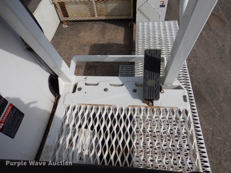 image for item IQ9466 2009 International DuraStar 4300  digger derrick truck