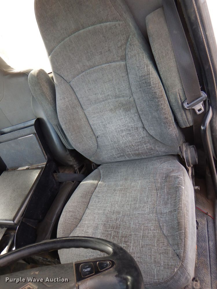 image for item IQ9466 2009 International DuraStar 4300  digger derrick truck