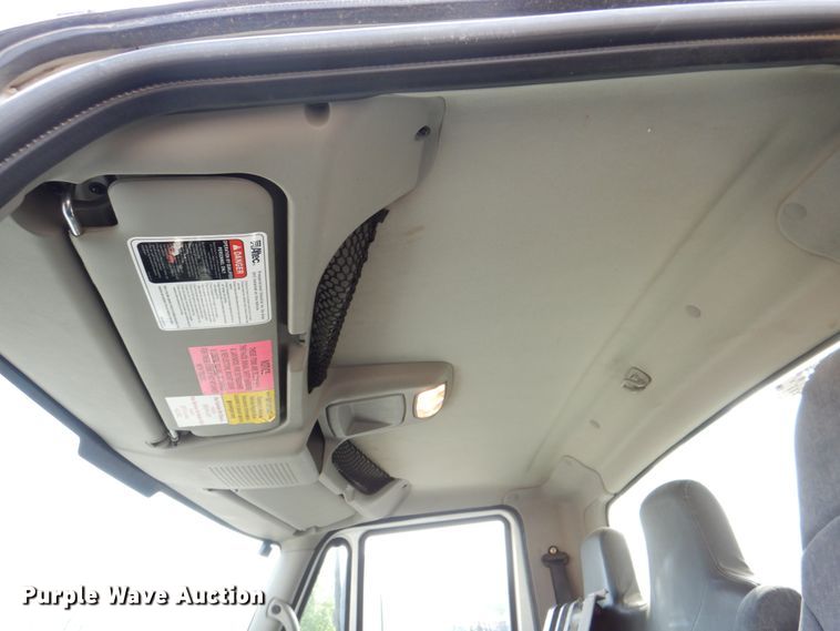 image for item IQ9466 2009 International DuraStar 4300  digger derrick truck