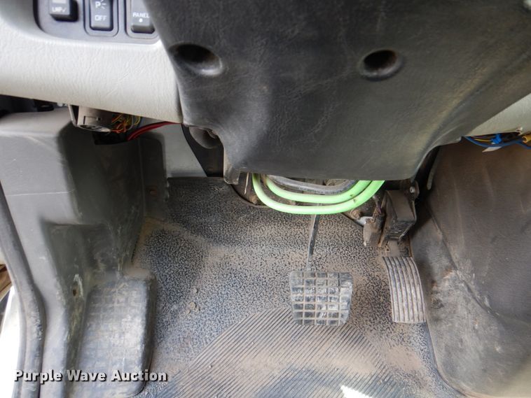 image for item IQ9466 2009 International DuraStar 4300  digger derrick truck