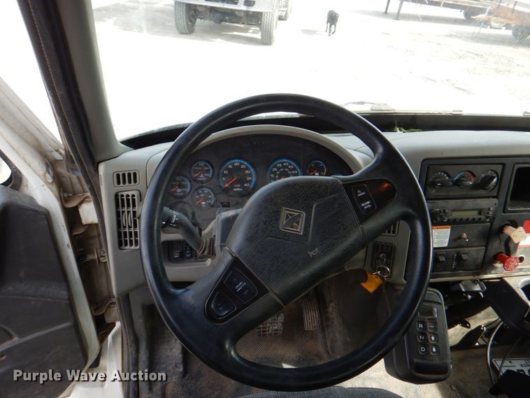 image for item IQ9466 2009 International DuraStar 4300  digger derrick truck