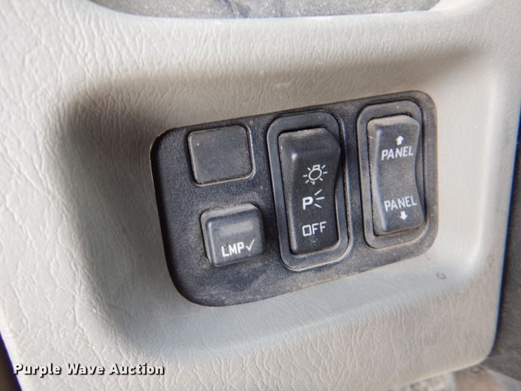 image for item IQ9466 2009 International DuraStar 4300  digger derrick truck