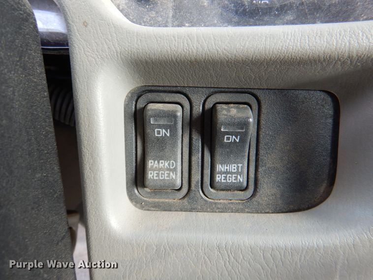 image for item IQ9466 2009 International DuraStar 4300  digger derrick truck