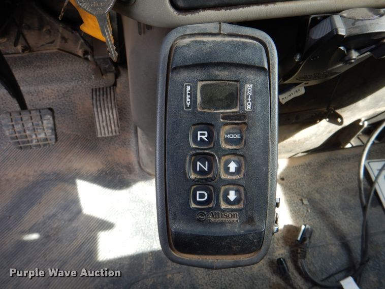 image for item IQ9466 2009 International DuraStar 4300  digger derrick truck