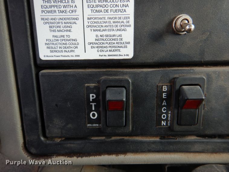 image for item IQ9466 2009 International DuraStar 4300  digger derrick truck