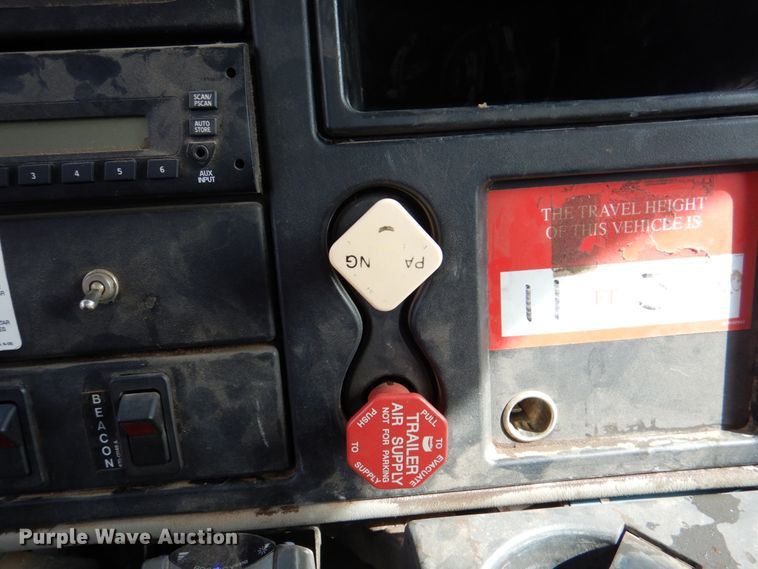 image for item IQ9466 2009 International DuraStar 4300  digger derrick truck