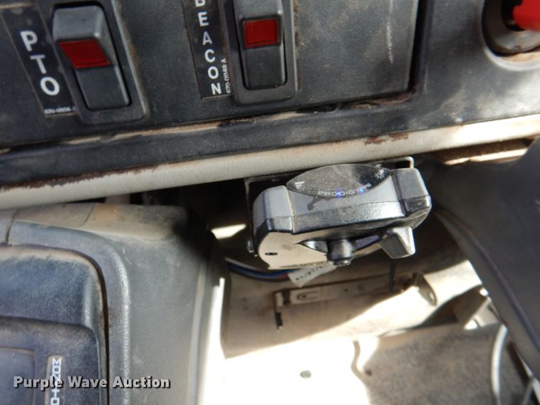 image for item IQ9466 2009 International DuraStar 4300  digger derrick truck