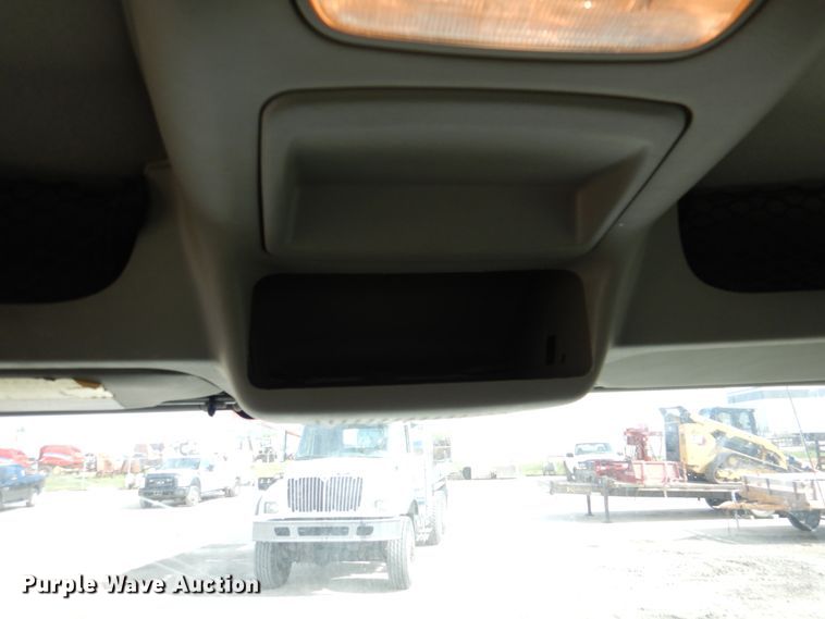 image for item IQ9466 2009 International DuraStar 4300  digger derrick truck