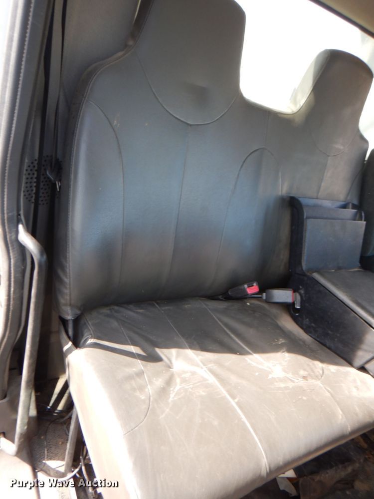 image for item IQ9466 2009 International DuraStar 4300  digger derrick truck