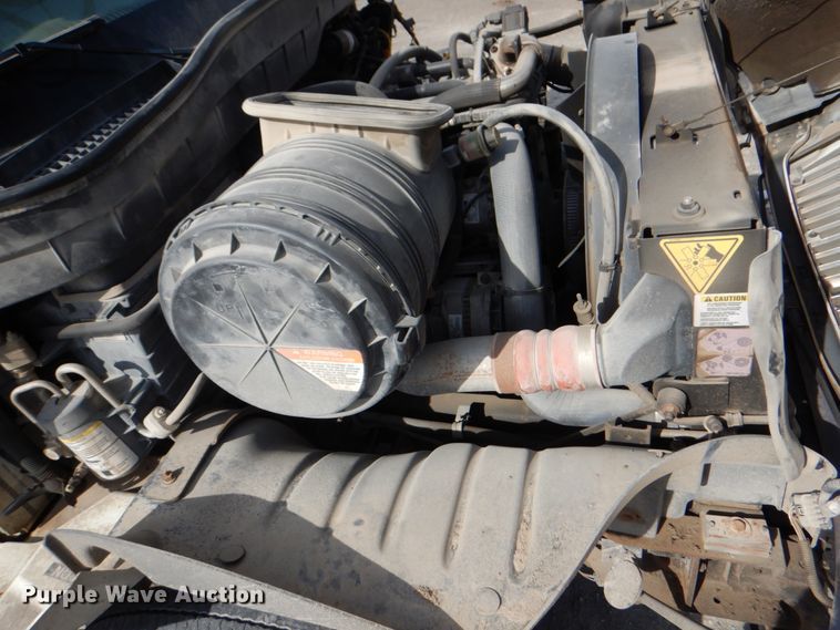 image for item IQ9466 2009 International DuraStar 4300  digger derrick truck