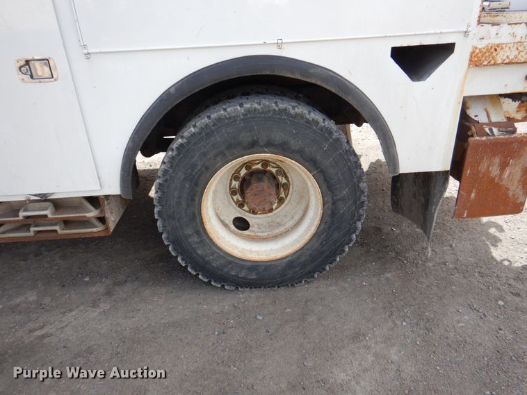 image for item IQ9466 2009 International DuraStar 4300  digger derrick truck