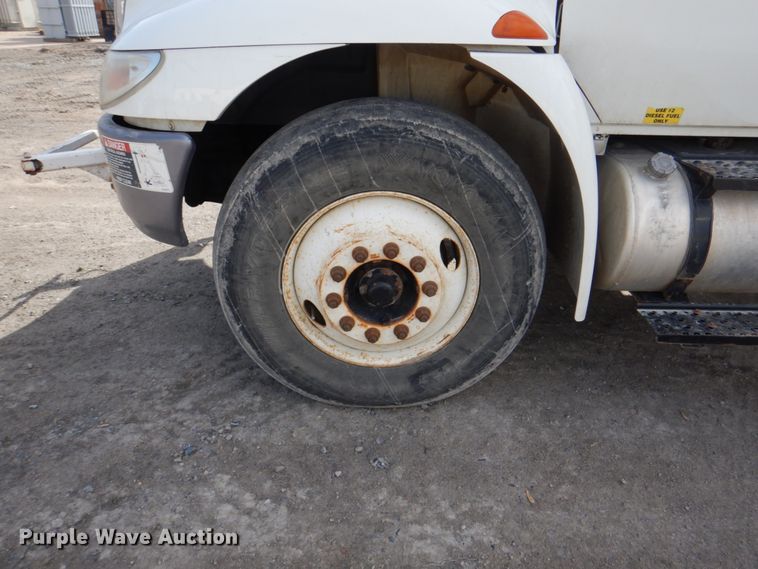 image for item IQ9466 2009 International DuraStar 4300  digger derrick truck