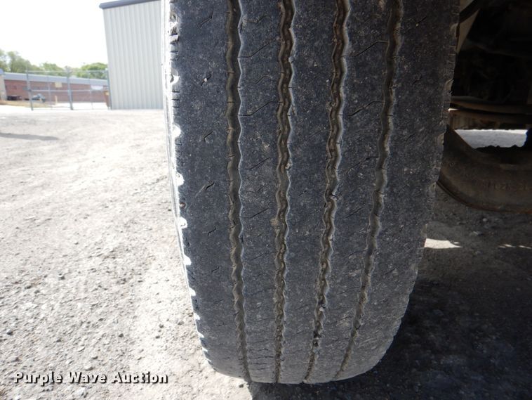 image for item IQ9466 2009 International DuraStar 4300  digger derrick truck