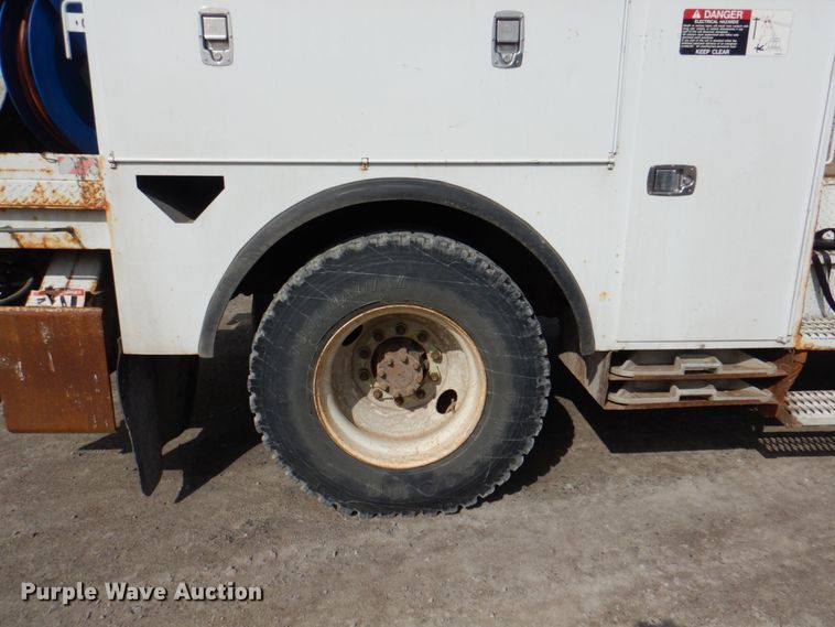 image for item IQ9466 2009 International DuraStar 4300  digger derrick truck