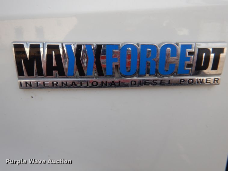 image for item IQ9466 2009 International DuraStar 4300  digger derrick truck