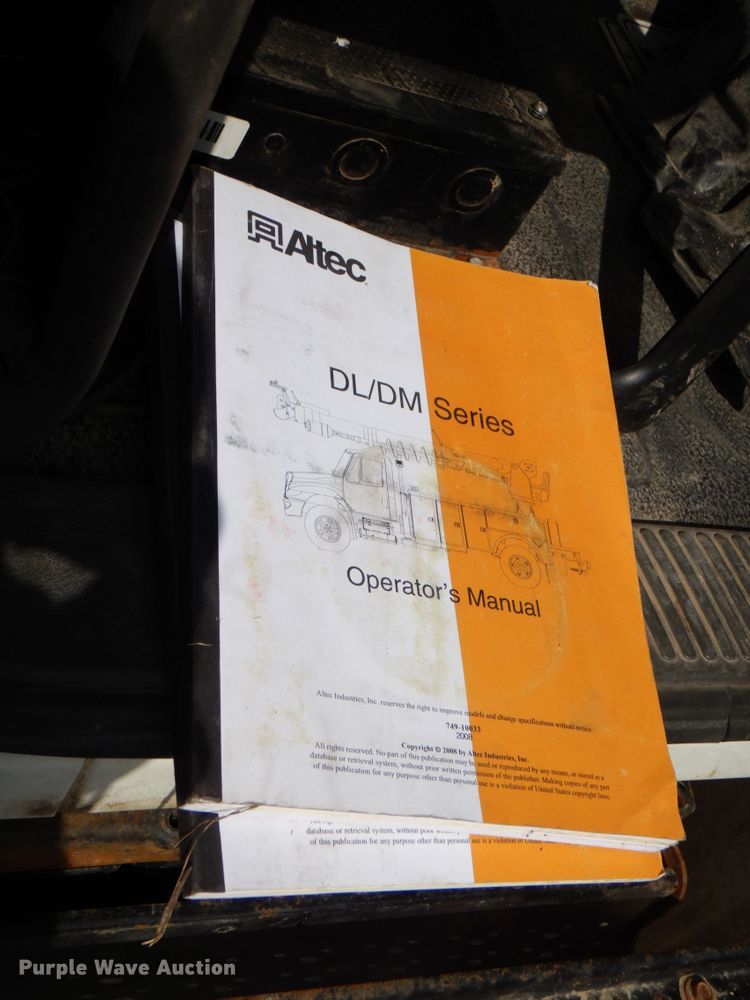 image for item IQ9466 2009 International DuraStar 4300  digger derrick truck