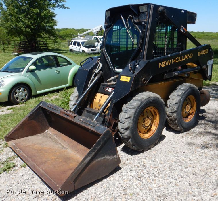 image for item IQ9480 1999 New Holland LX485  skid steer loader