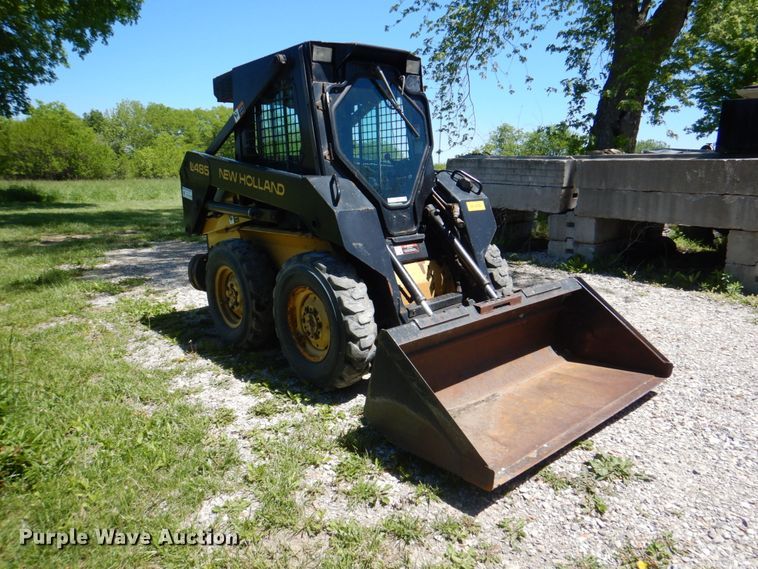 image for item IQ9480 1999 New Holland LX485  skid steer loader