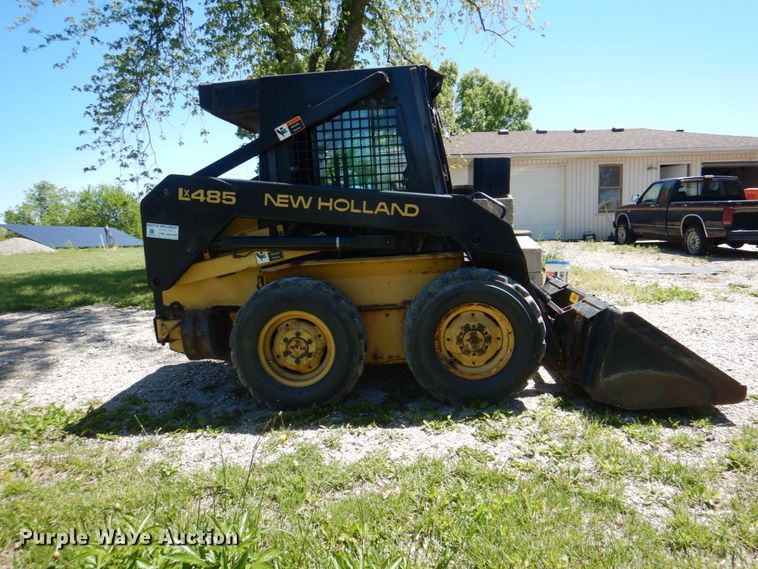 image for item IQ9480 1999 New Holland LX485  skid steer loader