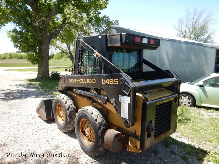 image for item IQ9480 1999 New Holland LX485  skid steer loader