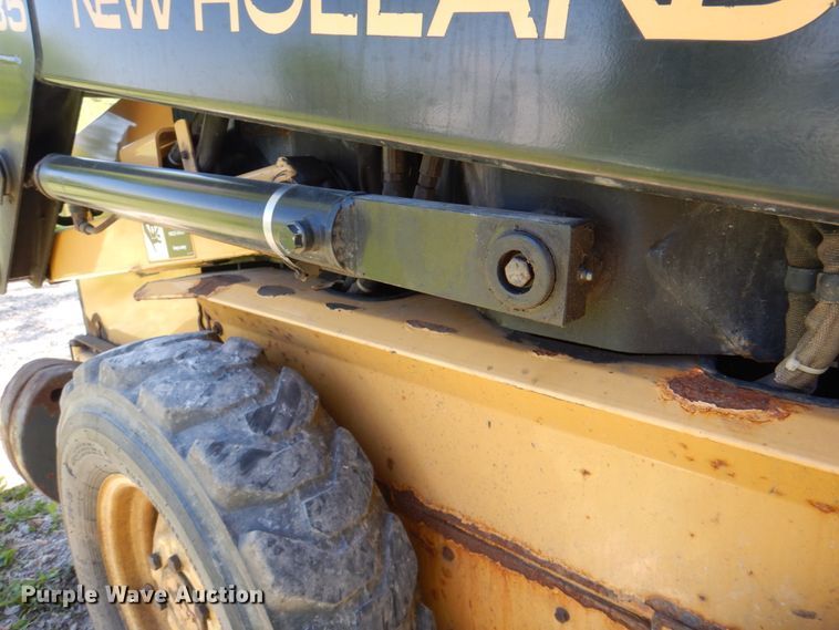 image for item IQ9480 1999 New Holland LX485  skid steer loader