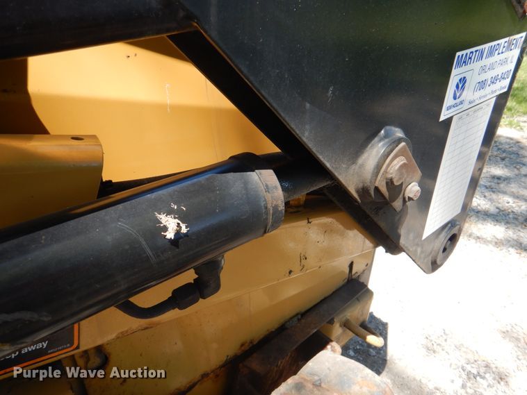 image for item IQ9480 1999 New Holland LX485  skid steer loader