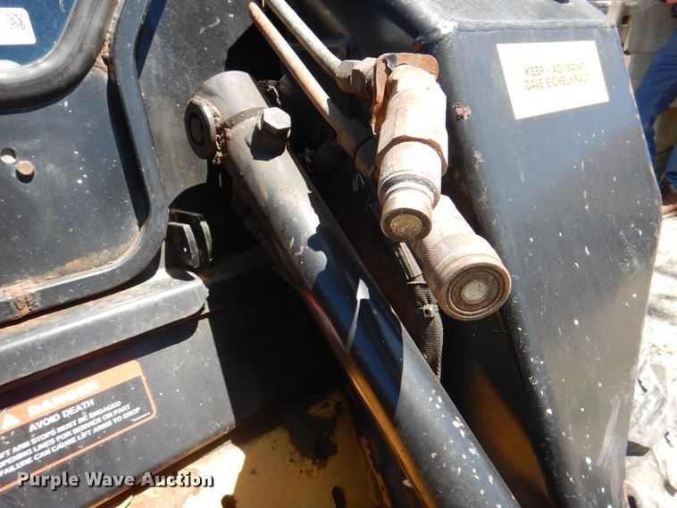 image for item IQ9480 1999 New Holland LX485  skid steer loader