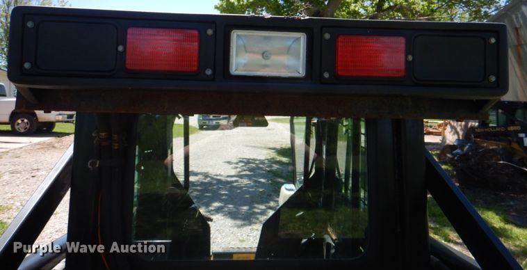 image for item IQ9480 1999 New Holland LX485  skid steer loader