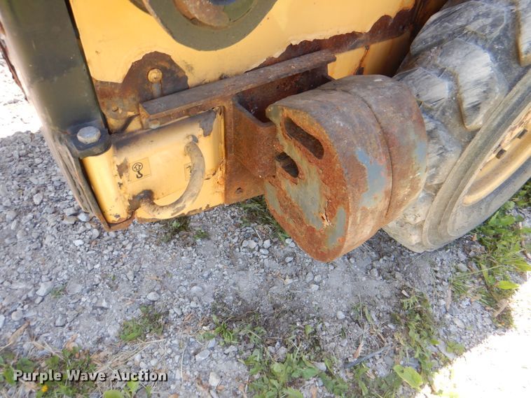 image for item IQ9480 1999 New Holland LX485  skid steer loader