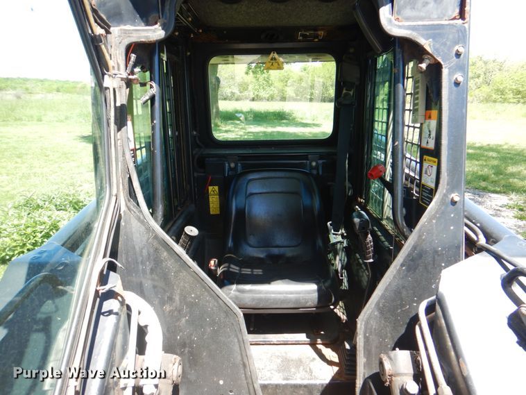 image for item IQ9480 1999 New Holland LX485  skid steer loader