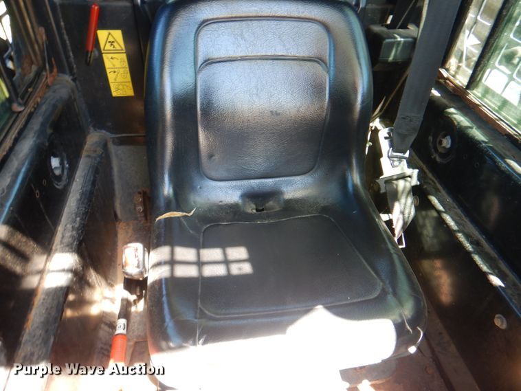 image for item IQ9480 1999 New Holland LX485  skid steer loader