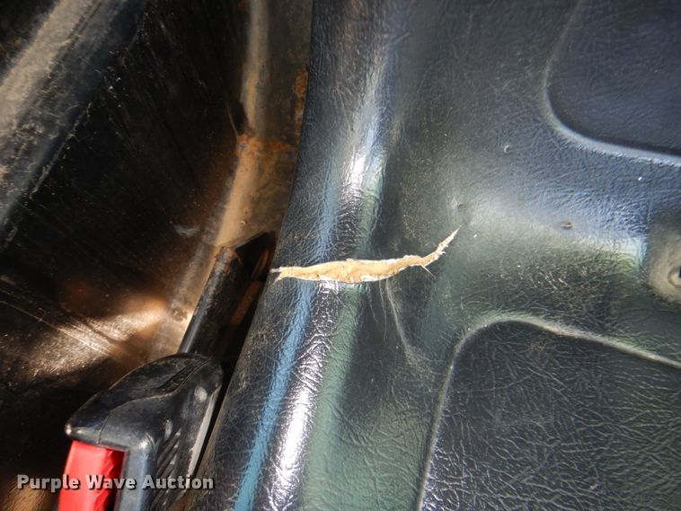 image for item IQ9480 1999 New Holland LX485  skid steer loader