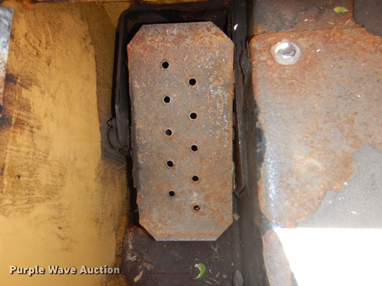 image for item IQ9480 1999 New Holland LX485  skid steer loader